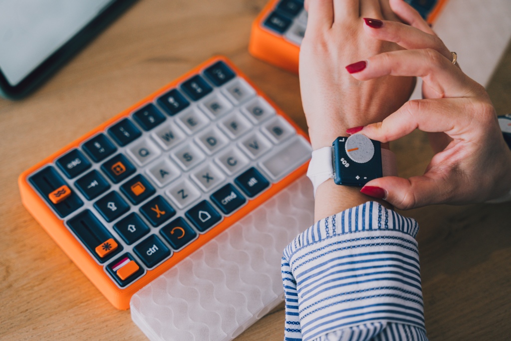 Parkinson: un clavier intelligent primé pour faciliter la saisie au clavier des patients
