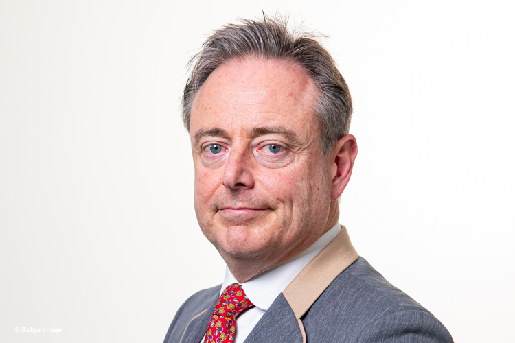 Blijft Bart De Wever consequent over subsidies psychologische bijstand jongeren?