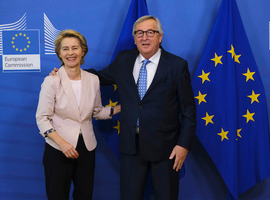 Ursula von der Leyen, médecin de formation, sera la première femme à prendre la tête de la Commission