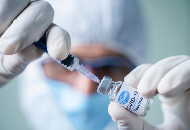 EMA keurt boostervaccin Pfizer goed voor alle volwassenen - De Specialist