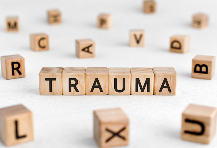 Quand l’attachement est traumatisé: désorganisation et dissociation dès l’enfance